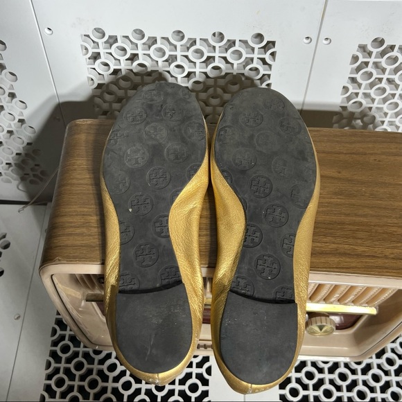 Tory Burch gold metallic flats - Picture 5 of 8